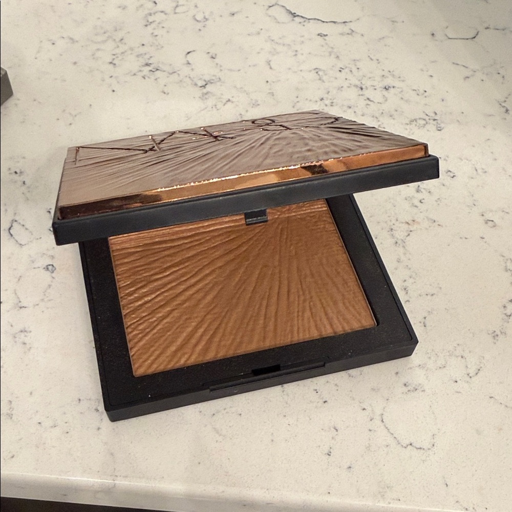 NARS Bronze Pressed Powder Bronzer Compact-Summer Solstice